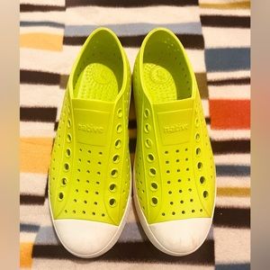 Almost new, worn one size 8 Natives